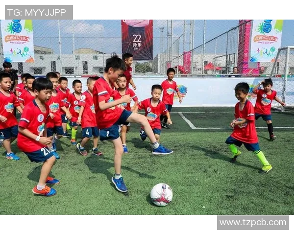 足球场上的特种兵是谁？揭秘球星背后的军事素养与极限挑战