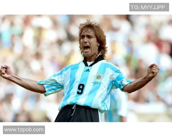 退役足球传奇再现辉煌岁月，海报设计彰显英雄本色与激情燃烧的岁月